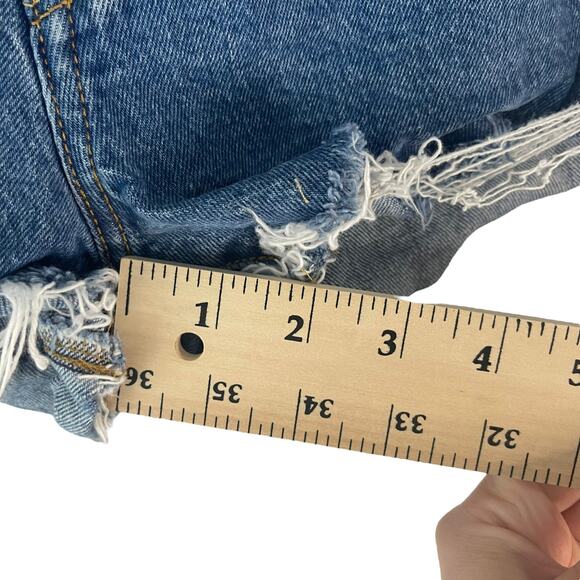 Levi's Women's 501 Size 28 Medium Wash Button Fly Cut‎ Off Denim Shorts - Picture 5 of 7